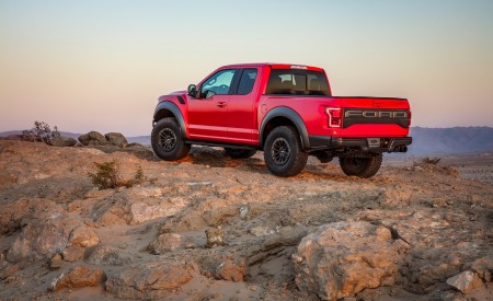 2019 Ford F-150 Raptor Rear Three-Quarter Wallpapers 450x275 (28)