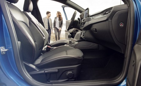 2019 Ford Focus Hatchback ST-Line Interior Wallpapers 450x275 (33)