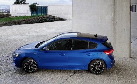 2019 Ford Focus Hatchback ST-Line Side Wallpapers 450x275 (21)