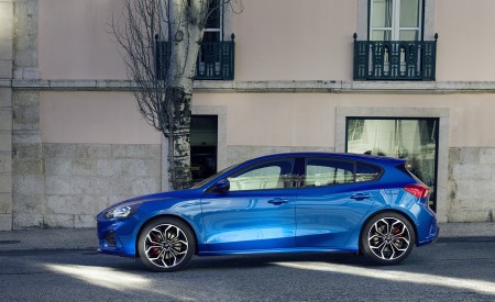 2019 Ford Focus Hatchback ST-Line Side Wallpapers 450x275 (10)