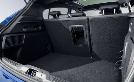 2019 Ford Focus Hatchback ST-Line Trunk Wallpapers 450x275 (23)