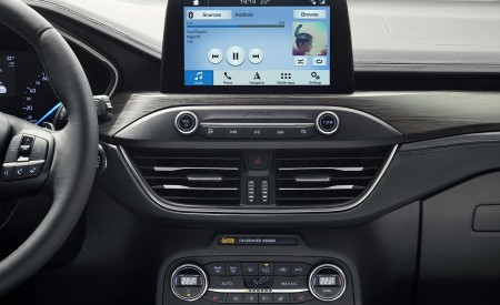 2019 Ford Focus Hatchback Vignale Central Console Wallpapers 450x275 (52)