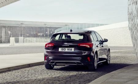 2019 Ford Focus Hatchback Vignale Rear Wallpapers 450x275 (42)
