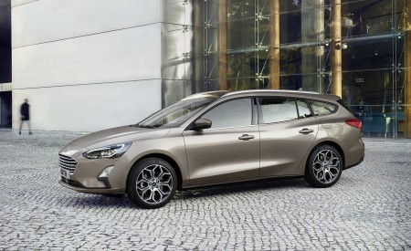 2019 Ford Focus Wagon Titanium Side Wallpapers 450x275 (78)