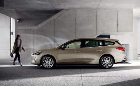 2019 Ford Focus Wagon Titanium Side Wallpapers 450x275 (76)