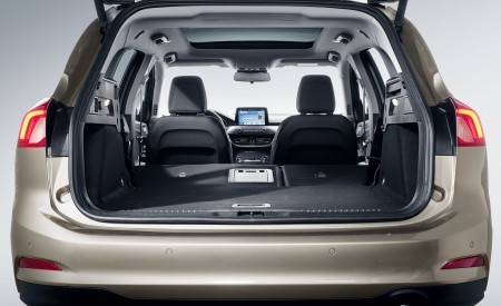 2019 Ford Focus Wagon Titanium Trunk Wallpapers 450x275 (81)