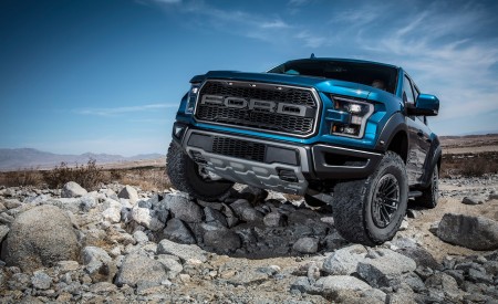 2019 Ford F‑150 Raptor Front Three-Quarter Wallpapers 450x275 (4)