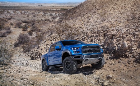2019 Ford F‑150 Raptor Front Three-Quarter Wallpapers 450x275 (3)