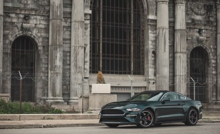 2019 Ford Mustang Bullitt Front Three-Quarter Wallpapers 450x275 (16)