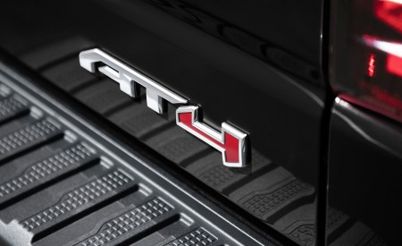 2019 GMC Sierra AT4 Badge Wallpapers 450x275 (31)