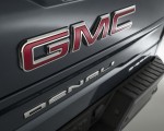 2019 GMC Sierra Denali Badge Wallpapers 150x120 (19)
