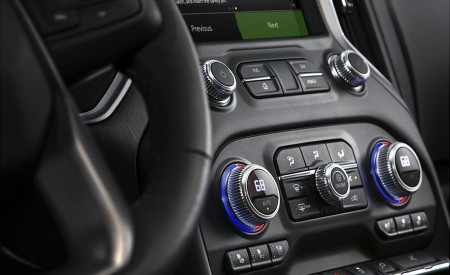 2019 GMC Sierra Denali Interior Detail Wallpapers 450x275 (36)
