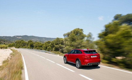 2019 Jaguar F-Pace SVR (Color: Firenze Red) Rear Three-Quarter Wallpapers 450x275 (28)
