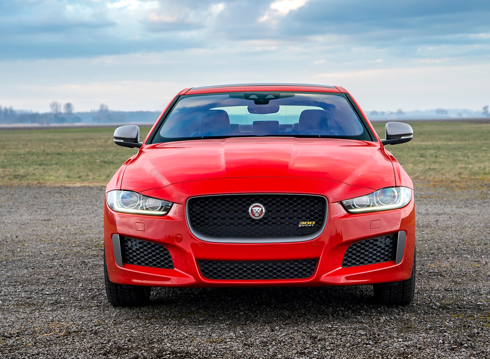 2019 Jaguar XE 300 SPORT Front Wallpapers (4)