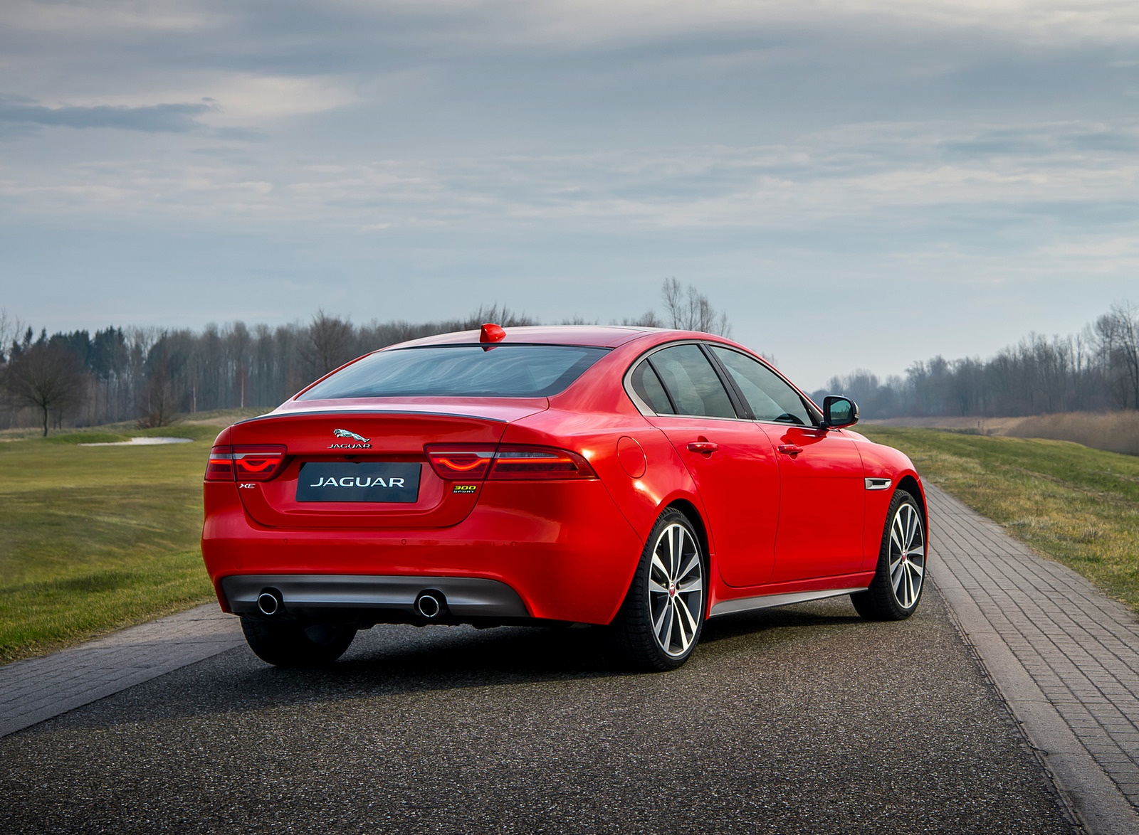2019 Jaguar XE 300 SPORT Rear Three-Quarter Wallpapers (5)