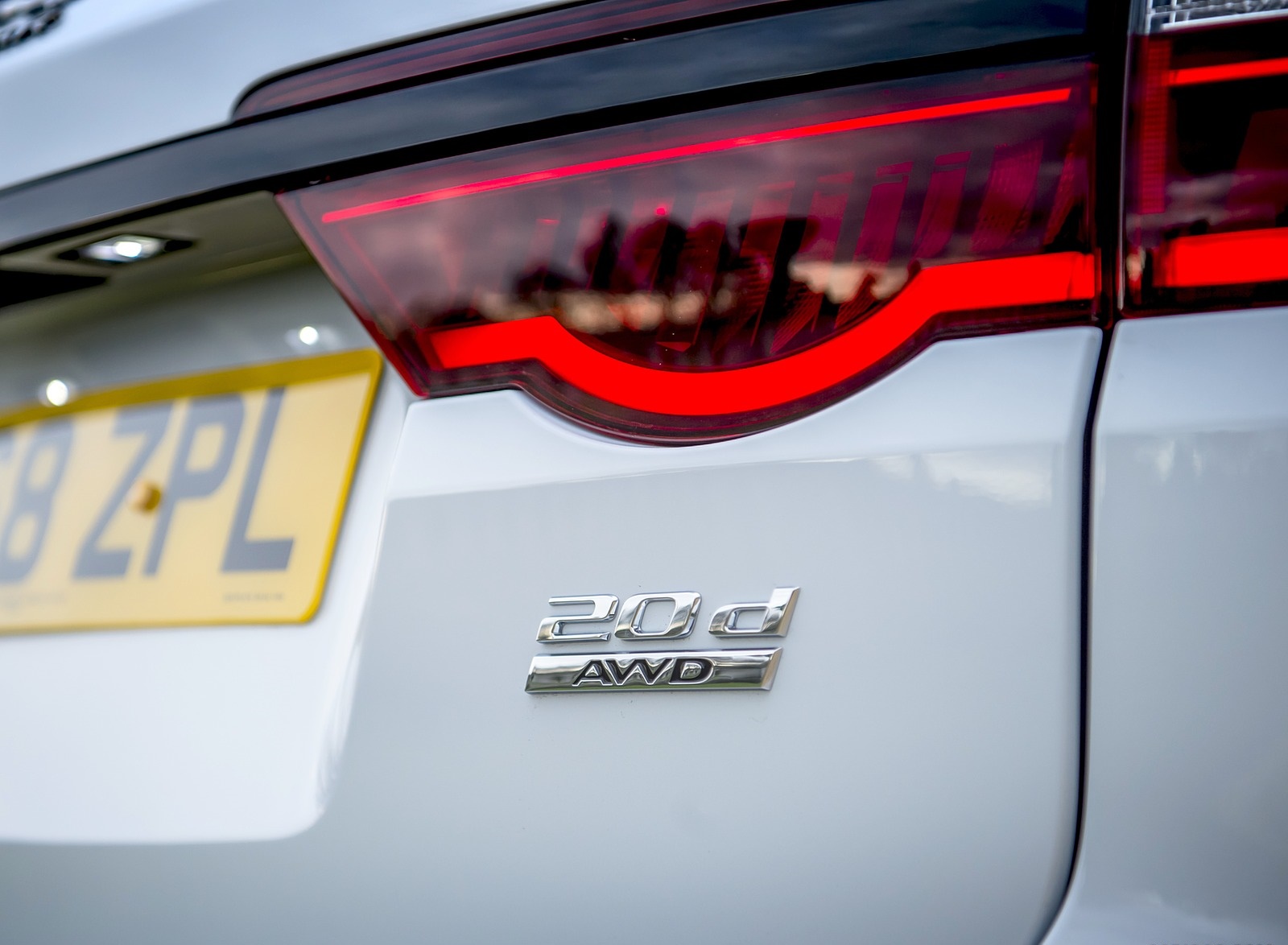 2019 Jaguar XF Sportbrake 20d AWD R-Sport Tail Light Wallpapers #35 of 51