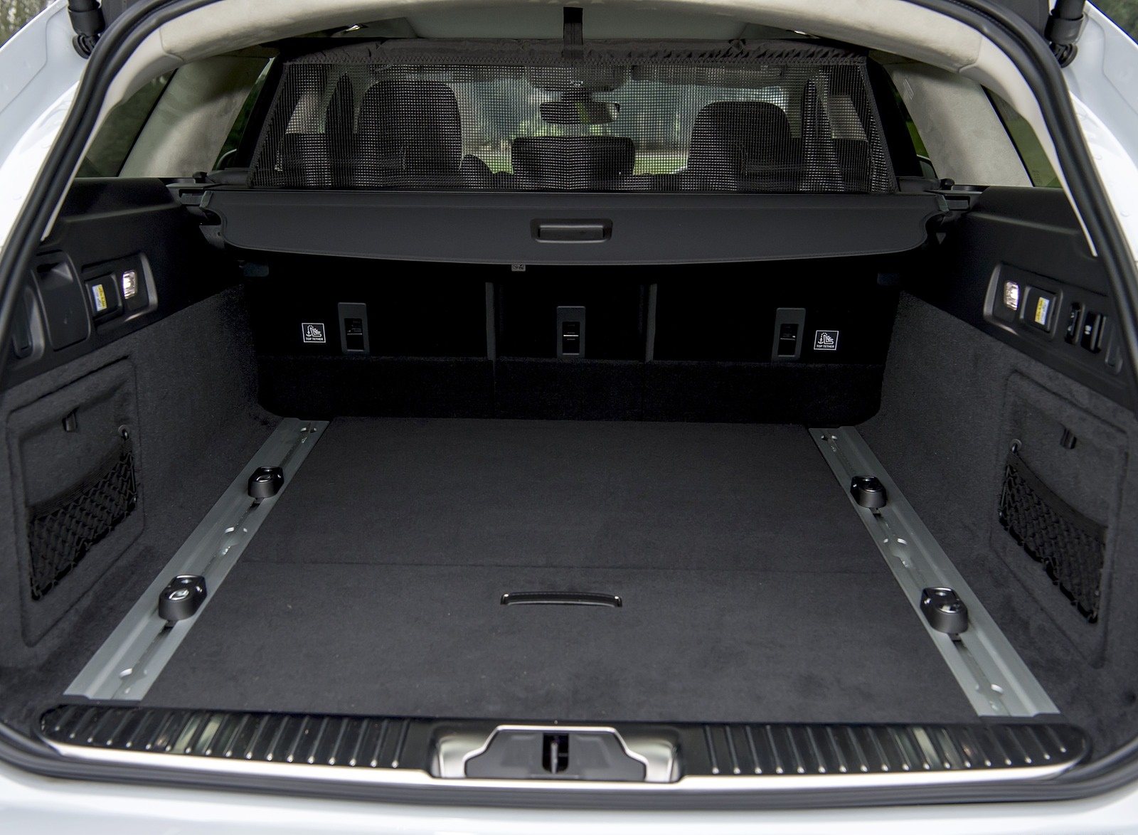 2019 Jaguar XF Sportbrake 20d AWD R-Sport Trunk Wallpapers #44 of 51