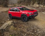 2019 Jeep Cherokee Trailhawk Front Three-Quarter Wallpapers 150x120 (40)