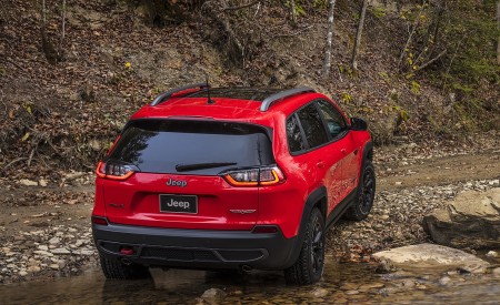 2019 Jeep Cherokee Trailhawk Rear Three-Quarter Wallpapers 450x275 (32)