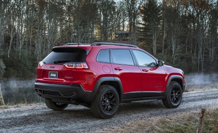 2019 Jeep Cherokee Trailhawk Rear Three-Quarter Wallpapers 450x275 (12)