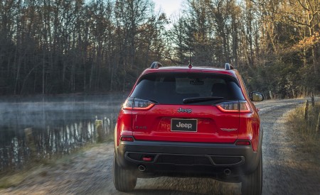 2019 Jeep Cherokee Trailhawk Rear Wallpapers 450x275 (18)