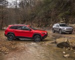2019 Jeep Cherokee Trailhawk and Cherokee Limited Side Wallpapers 150x120 (24)