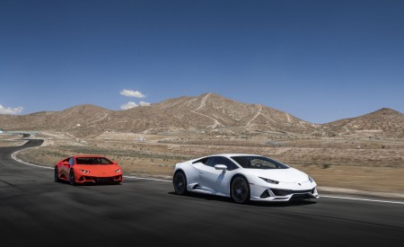 2019 Lamborghini Huracán EVO Front Three-Quarter Wallpapers 450x275 (24)