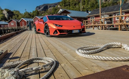 2019 Lamborghini Huracán EVO Front Three-Quarter Wallpapers 450x275 (89)