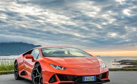 2019 Lamborghini Huracán EVO Front Three-Quarter Wallpapers 450x275 (80)