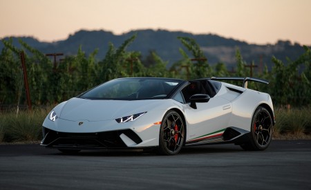 2019 Lamborghini Huracán Performante Spyder Front Three-Quarter Wallpapers 450x275 (32)