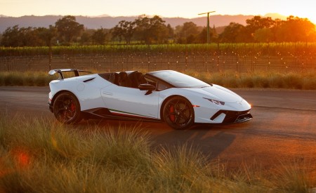 2019 Lamborghini Huracán Performante Spyder Front Three-Quarter Wallpapers 450x275 (37)