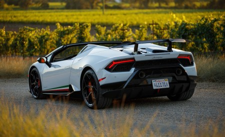 2019 Lamborghini Huracán Performante Spyder Rear Three-Quarter Wallpapers 450x275 (46)