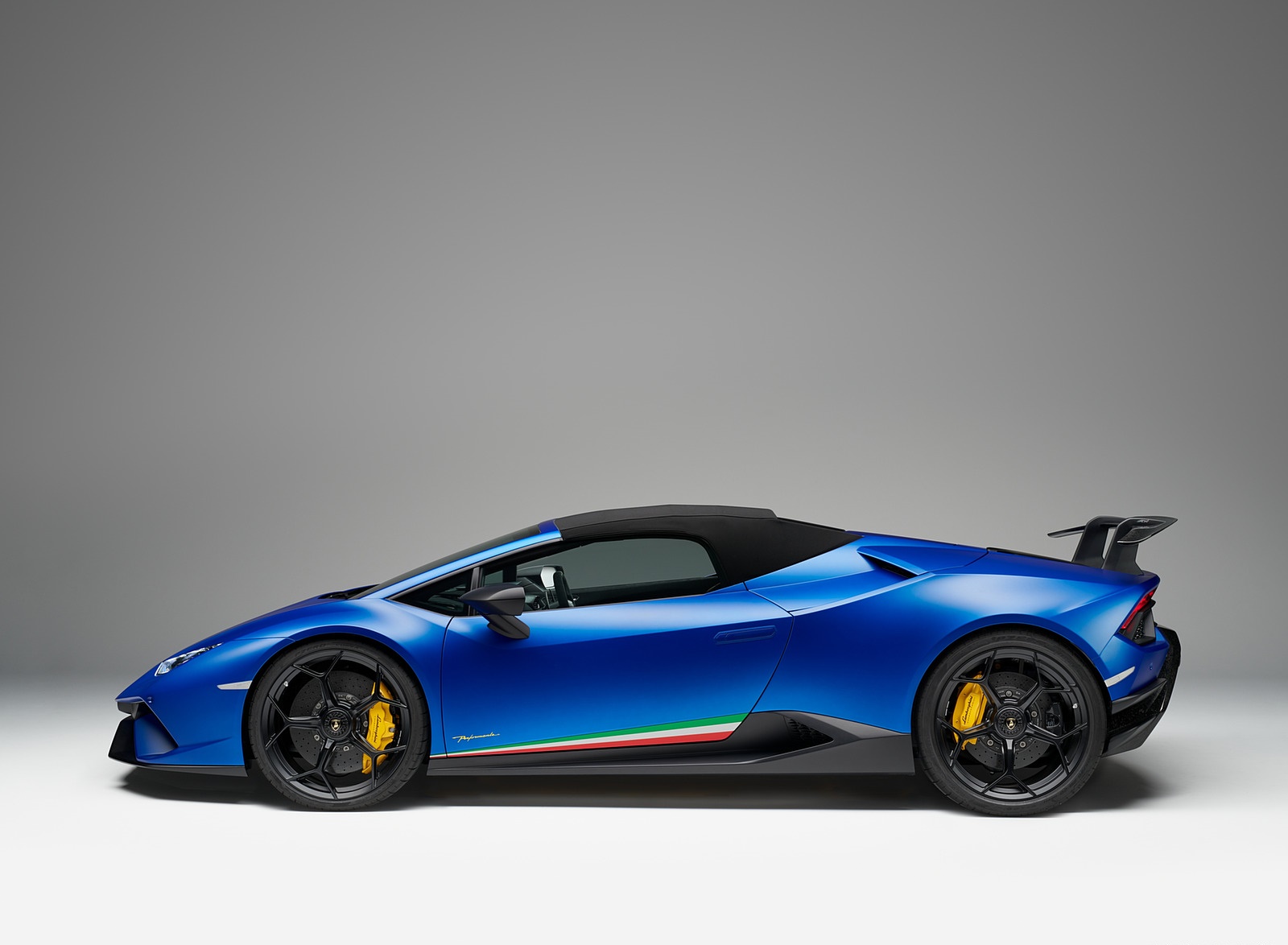 2019 Lamborghini Huracán Performante Spyder Side Wallpapers #77 of 96