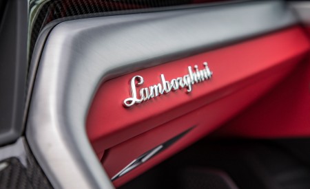 2019 Lamborghini Urus Badge Wallpapers 450x275 (75)