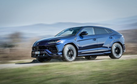 2019 Lamborghini Urus Front Three-Quarter Wallpapers 450x275 (136)
