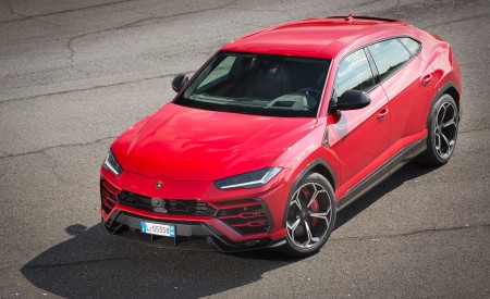 2019 Lamborghini Urus Front Three-Quarter Wallpapers 450x275 (124)