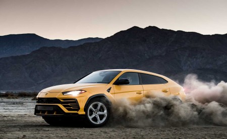 2019 Lamborghini Urus Front Three-Quarter Wallpapers 450x275 (6)