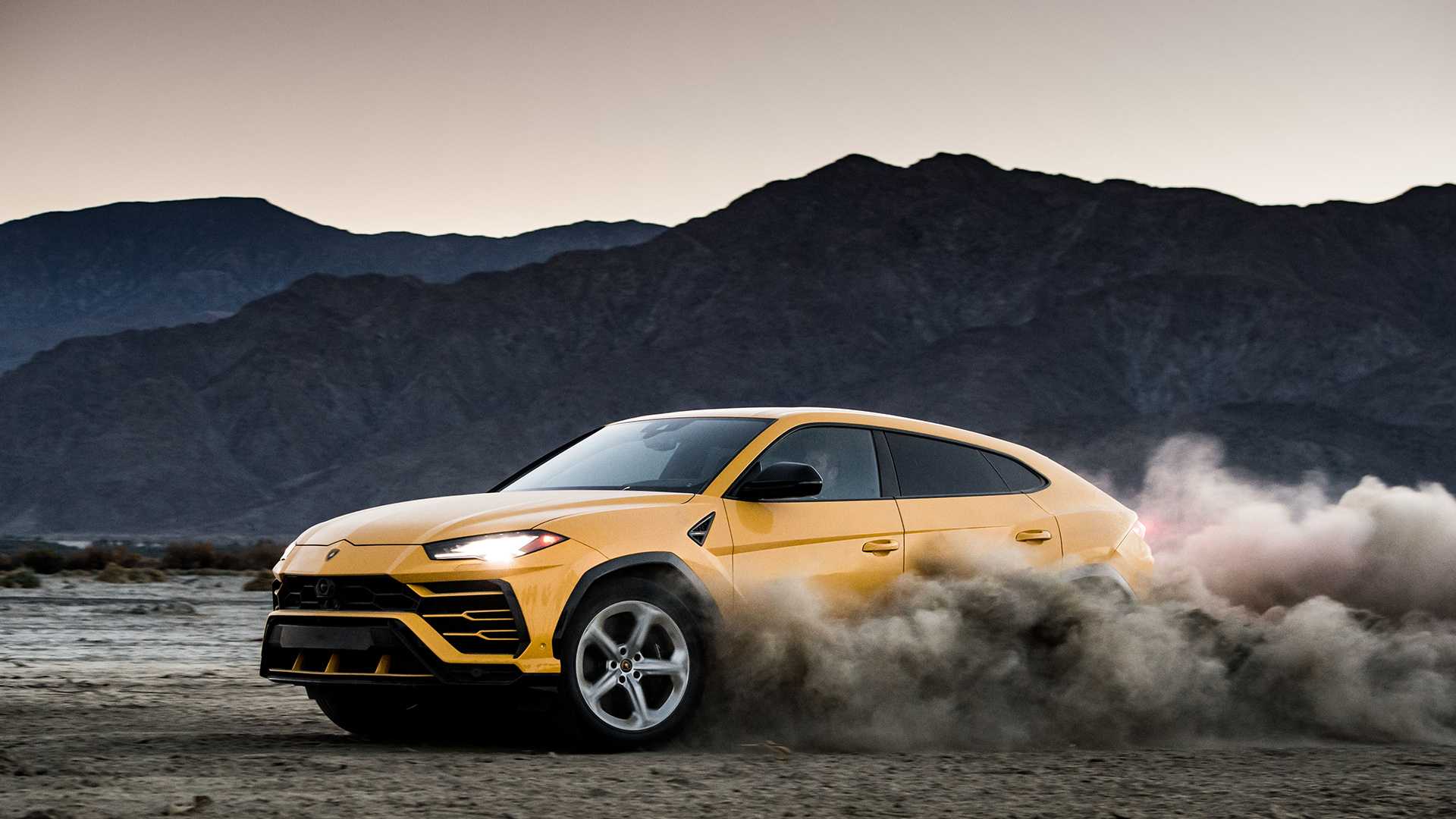 2019 Lamborghini Urus Front Three-Quarter Wallpapers (6)