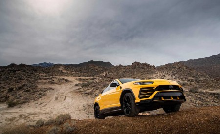 2019 Lamborghini Urus Front Three-Quarter Wallpapers 450x275 (14)