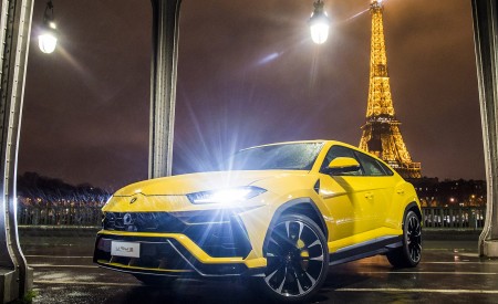 2019 Lamborghini Urus Front Three-Quarter Wallpapers 450x275 (157)