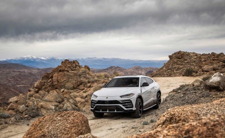 2019 Lamborghini Urus Front Three-Quarter Wallpapers 450x275 (77)