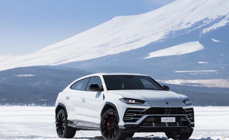 2019 Lamborghini Urus Front Three-Quarter Wallpapers 450x275 (186)