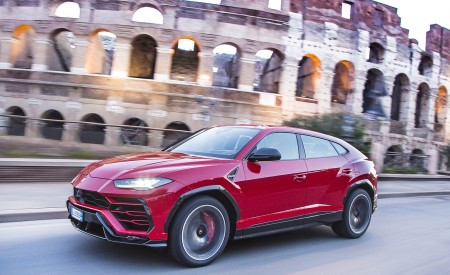 2019 Lamborghini Urus Front Three-Quarter Wallpapers 450x275 (183)