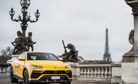 2019 Lamborghini Urus Front Three-Quarter Wallpapers 450x275 (148)