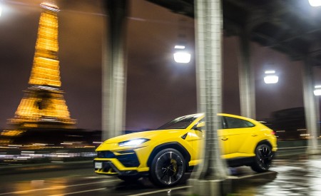 2019 Lamborghini Urus Front Three-Quarter Wallpapers 450x275 (158)