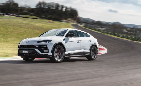2019 Lamborghini Urus Front Three-Quarter Wallpapers 450x275 (30)