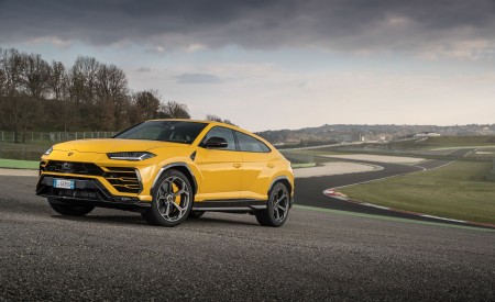 2019 Lamborghini Urus Front Three-Quarter Wallpapers 450x275 (15)