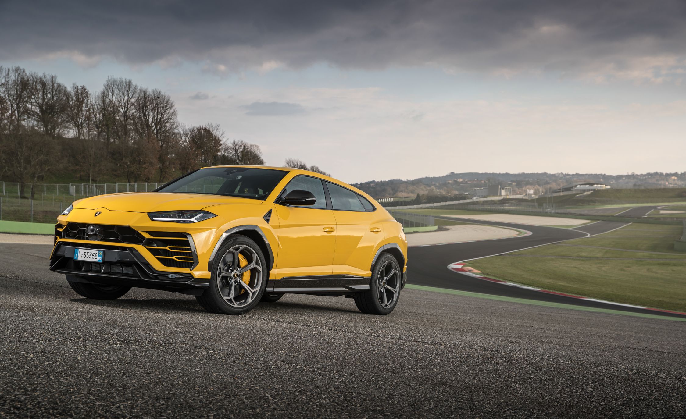 2019 Lamborghini Urus Front Three-Quarter Wallpapers (15)