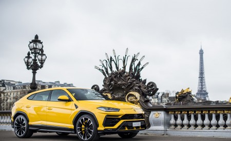 2019 Lamborghini Urus Front Three-Quarter Wallpapers 450x275 (149)