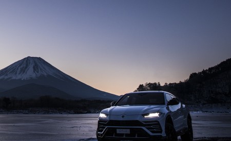 2019 Lamborghini Urus Front Wallpapers 450x275 (172)